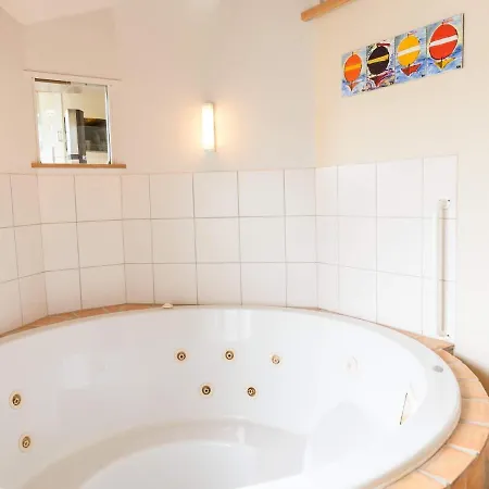 Seaside Charm With And Sauna-by Traum בית נופש *